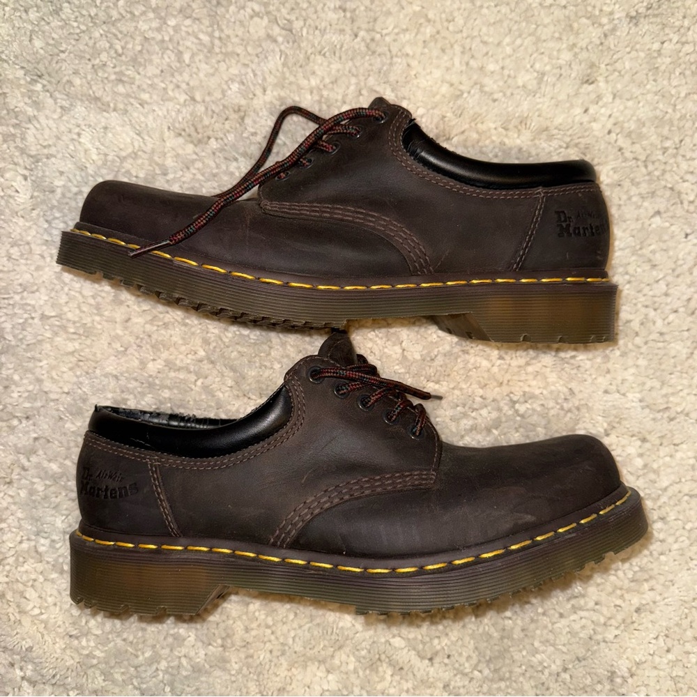 10905 Dr. Martens men’s leather Oxfords in brown.